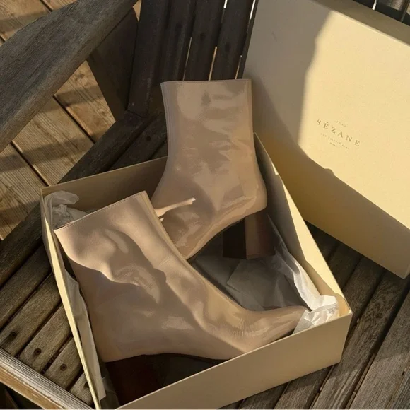 Sezane Glossy Beige Heeled Boots - Picture 3 of 7